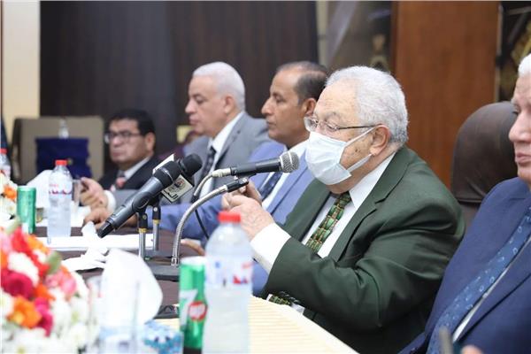 نقيب المحامين رجائي عطية 