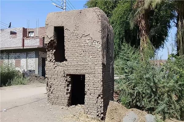 نقاط ثابتة من «الطين».. كيف كانت تحمي مصر قرى الصعيد؟