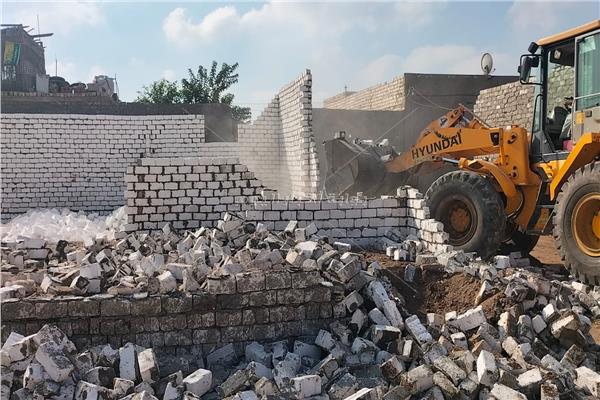 إزالة تعديات رصدها القمر الصناعي بمركز منشاة القناطر