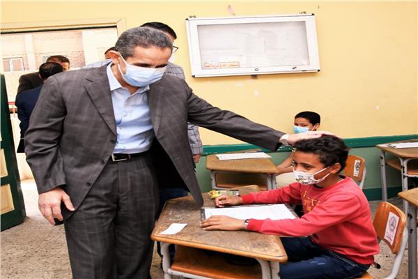محافظ الغربية يعلن  تكفل المحافظة  بدفع  المصاريف الدراسية  للغير قادرين 