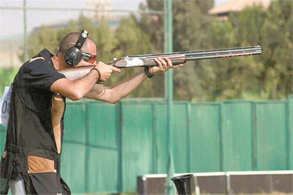 أحد اللاعبين المشاركين فى بطولة العالم للرماية فى العاصمة الإدارية