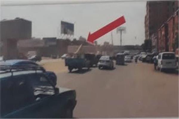 لتركيب الكمر المعدني الخاص بمنزل البحر الاعظم المستحدث