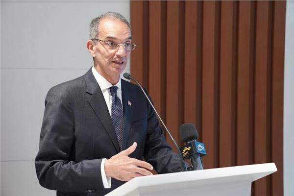 وزير الاتصالات وتكنولوجيا 