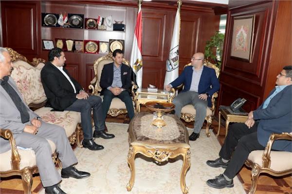  محافظ بني سويف يستقبل وزير الشباب 