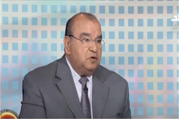  رفعت فياض مدير تحرير جريدة أخبار اليوم والخبير التعليمي