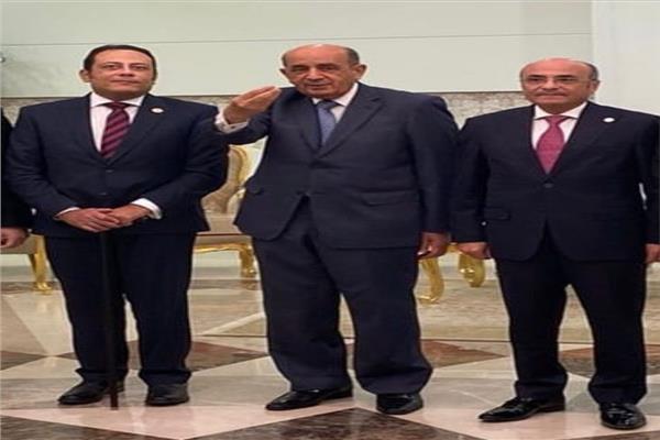 لتمييزه رغم إصابته وزير العدل يكرم المستشار أمير يعقوب المصاب في الحادث الإرهابي بالعريش عام ٢٠١٥  