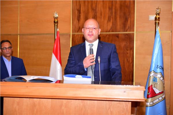الدكتور مصطفى عبدالخالق القائم بعمل رئيس جامعة سوهاج