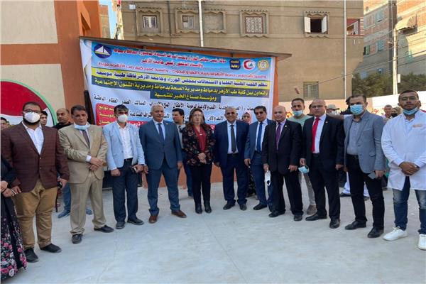 محافظ دمياط تشيد بجهود القوافل الطبية بجامعة  الأزهر