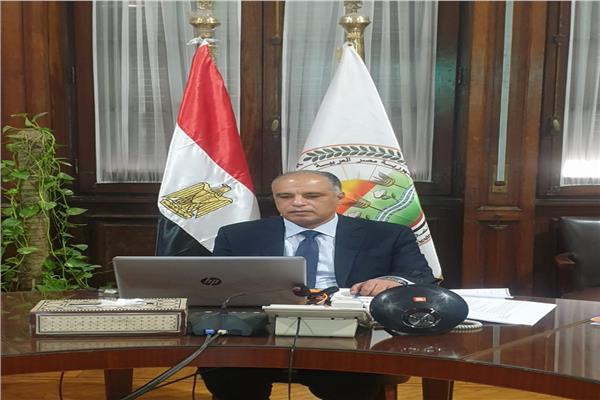  الدكتور علاء عزوز رئيس قطاع الارشاد الزراعي