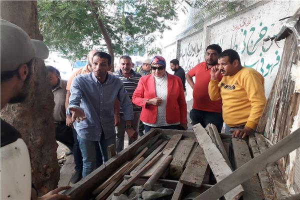 حملات موسعة لتطبيق مواعيد غلق المحلات وإزالة الإشغالات بأحياء الإسكندرية