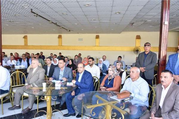 العاملين بالإدارة المحلية يمثلون عصب الدولة  وعليهم التواجد بالشارع والالتحام بالمواطنين