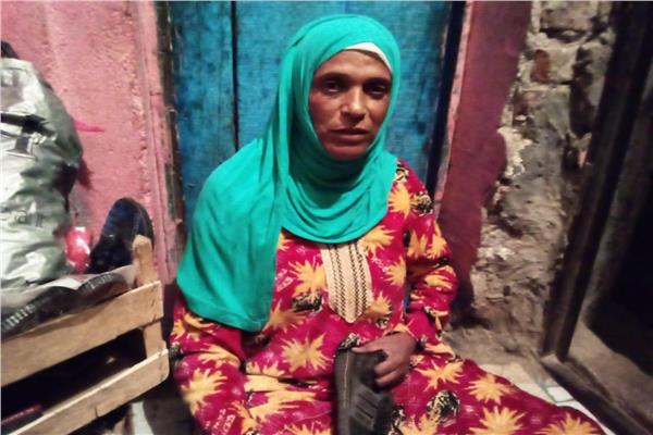 دينا تكافح للقمة العيش
