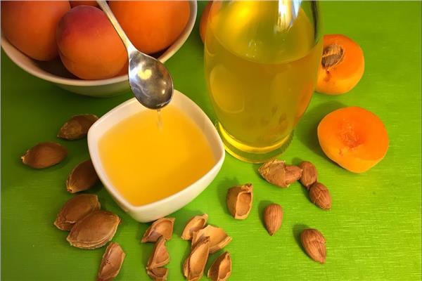 زيت نواة المشمش