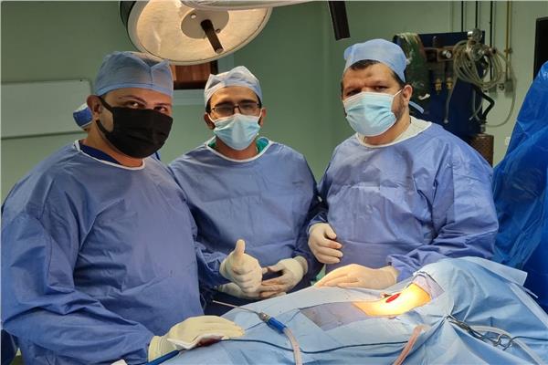 اول عملية منظار جراحي ميكروسكوبي على الحنجرة