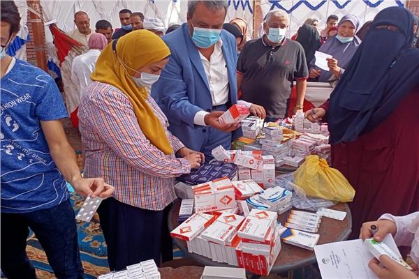 الكشف على 1511 مواطنًا فى قافلة طبية لجامعة طنطا بكفر الزيات