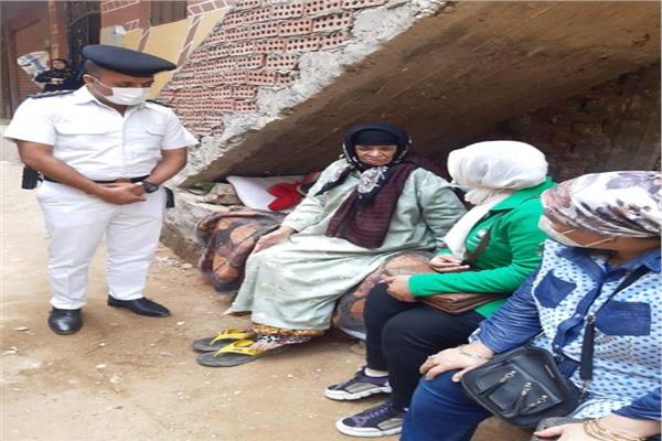 أمن القاهرة يساعد مسنه وينلقها لدور رعاية بالمرج 