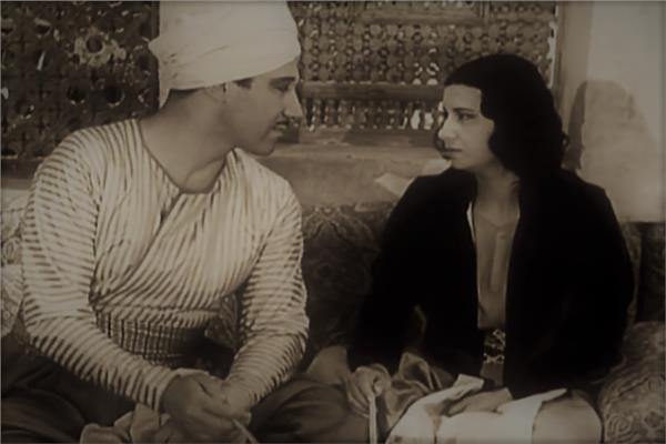 كوكب الشرق أم كلثوم خلال أحد المشاهد السينمائية