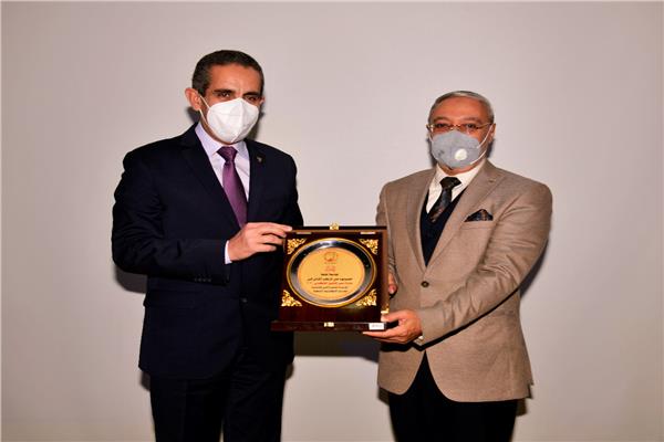 محافظ الغربية يكرم جامعة طنطا 