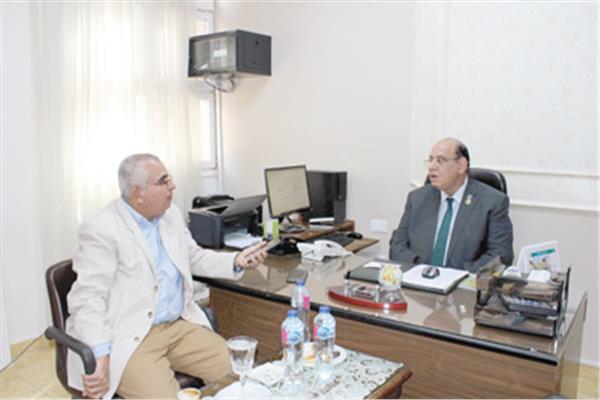 د. طلعت عبد القوى خلال حواره مع «الأخبار»