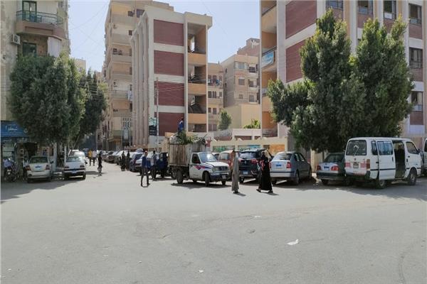 حملات مكثفة للنظافة ورفع الإشغالات بأحياء مدينة المنيا