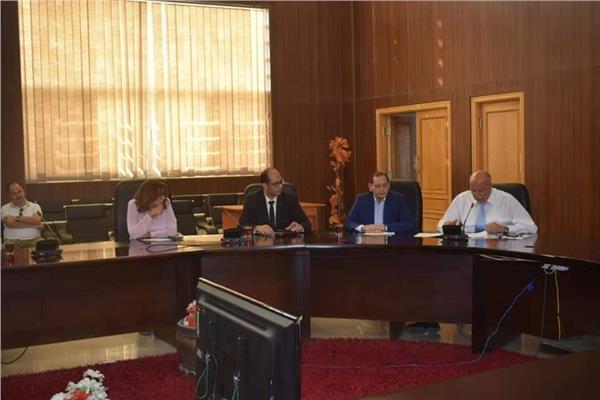 سكرتير عام البحر الأحمر يلتقي مسئولي هيئة التنمية الصناعية