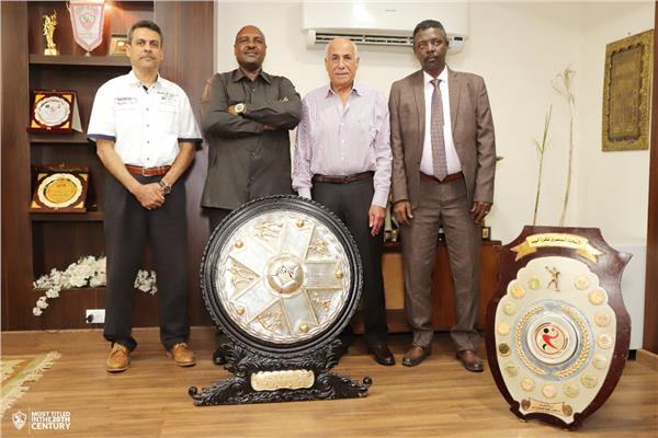 حسين لبيب ونائب رئيس المريخ السوداني