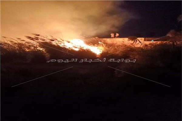 نشوب حريق في قطعة أرض بالصف