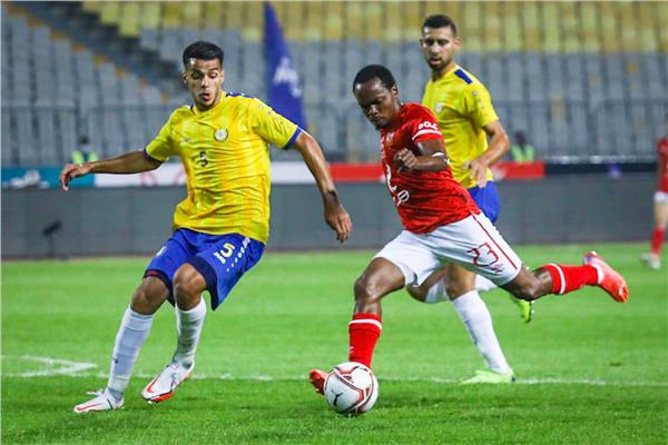 جانب من لقاء الاهلي والاسماعيلي أمس