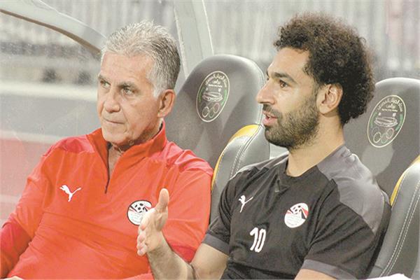 صلاح وكيروش فى أحد معسكرات المنتخب السابقة