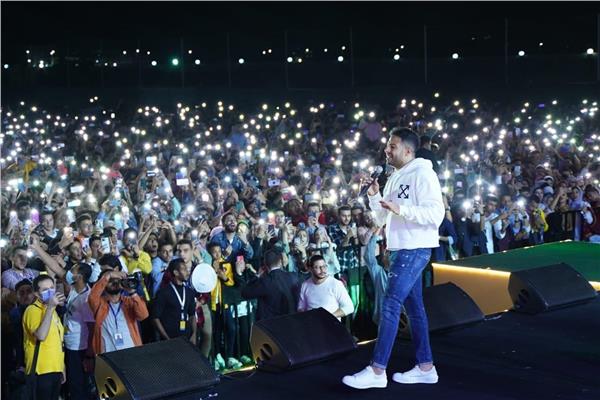 حفل حماقي يسجل أكبر حضور جماهيري في تاريخ جامعة الدلتا 