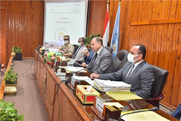 محافظ أسيوط يعلن استكمال جلسات التشاور بعدد 13 مركز وحى لمناقشة مشروعات الخطة الاستثمارية 