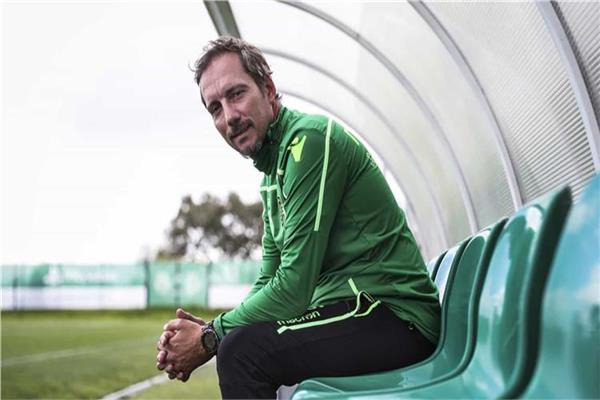 الكسندر سانتوس المدير الفني لفريق بترو أتلتيكو الأنجولي