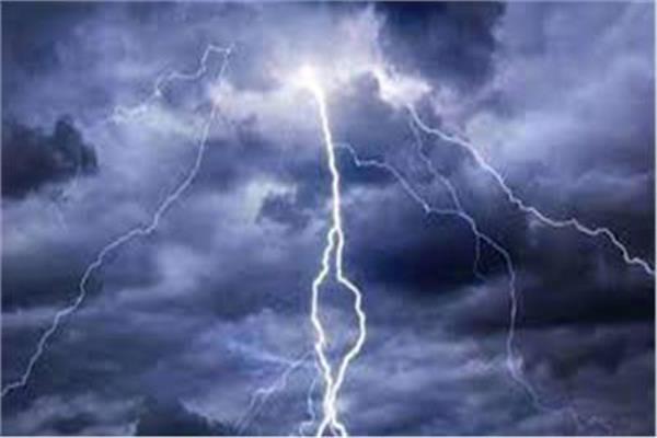 سقوط الأمطار الغزيرة والرعدية
