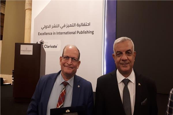وزير التعليم العالي يكرم عميد علوم المنوفية خلال احتفالية التميز فى النشر الدولى