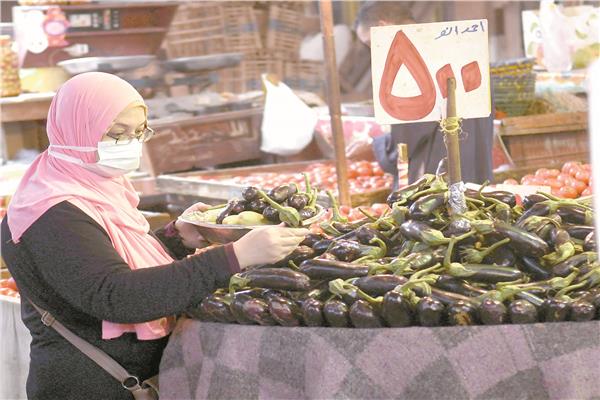 إقبال كبير على المواد الغذائية والخضراوات رغم ارتفاعها