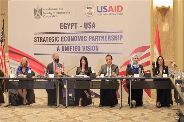 مايا مرسي تشارك توقيع 7 اتفاقيات