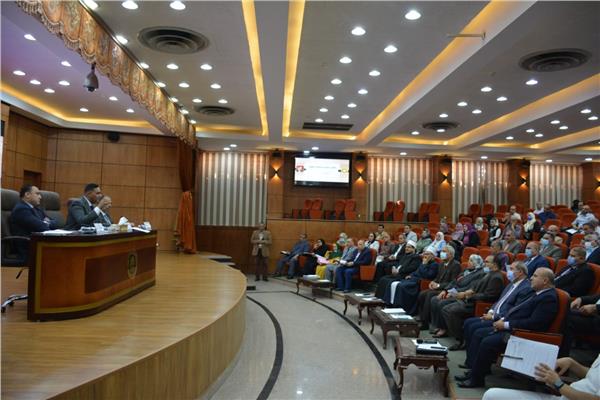 محافظ الدقهلية خلال  اجتماع  المجلس التنفيذي 