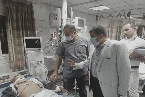 محافظ أسوان يتابع تداعيات حادث تصادم سيارتين بطريق أبوسمبل