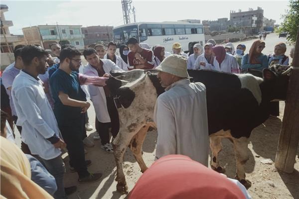 جامعة دمنهور تنظم قافلة طبية للمسح السمعي  بأبو المطامير ضمن مبادرة حياة كريمة