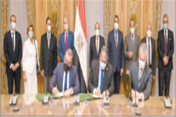  جانب من توقيع عقد الشراكة 