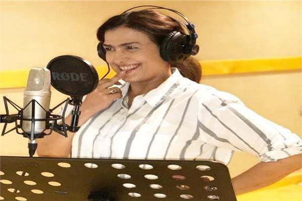 الفنانة سيمون 