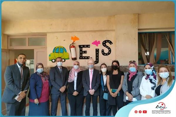 السفير الياباني وطلاب المدارس اليابانية 