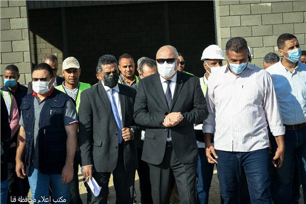 خلال أيام بدء طرح الوحدات الصناعية بمجمع الصناعات الصغيرة والمتوسطة بنجع حمادي