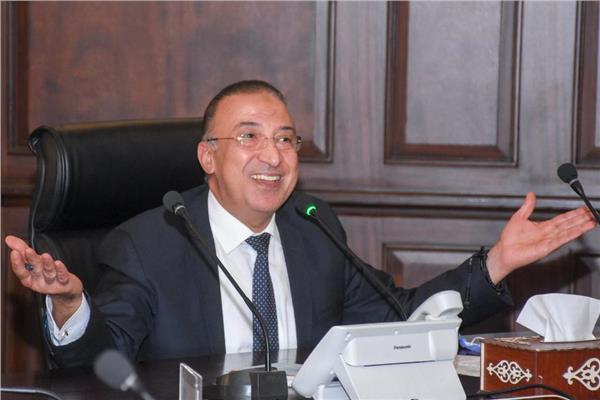 الشريف يناقش آليات التعاون مع أعضاء النواب والشيوخ بملفي الصرف الصحي والطرق  