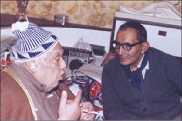الفنان رخا مع الفنان زهدى .. والحديث عن إنشاء الجمعية المصرية للكاريكاتير
