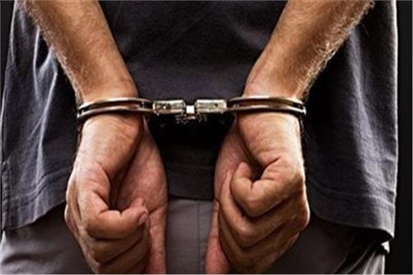 ضبط تشكيل عصابي لسرقة مخزن دهانات بالتجمع 