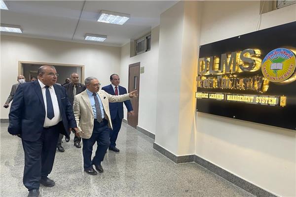 د . محمود ذكى خلال ندوة استراتيجية التعليم وبناء الإنسان فى مصر