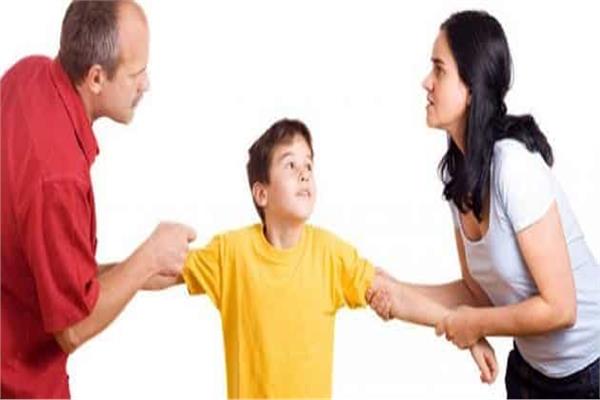 الأم تتنازل عن أولادها