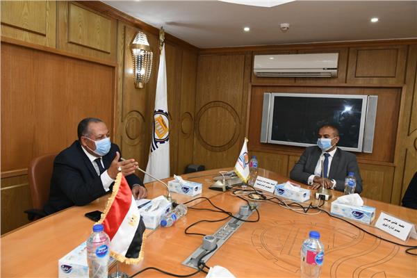 السكرتير العام  يترأس اجتماعاً لمتابعة أعمال تنفيذ مشروع المجزر الآلي بالمراشدة 