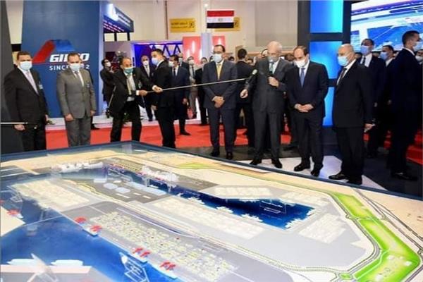 الرئيس السيسي  يزور جناح المنطقة الاقتصادية 